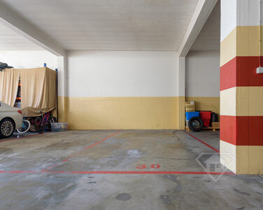 Apartamento T3 com estacionamento, bem localizado, no Bonfim, Porto