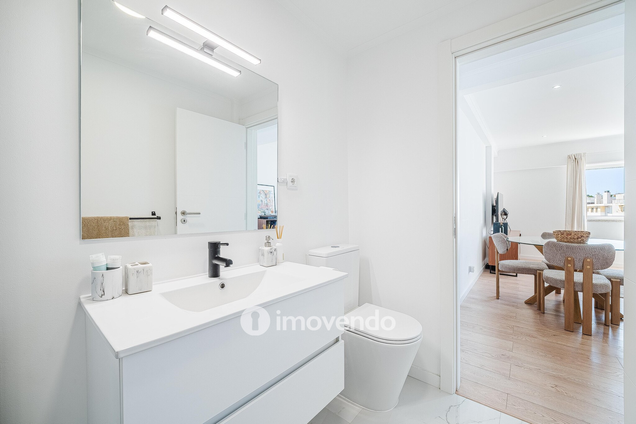 Apartamento T1 totalmente renovado, com luz natural, na Amadora