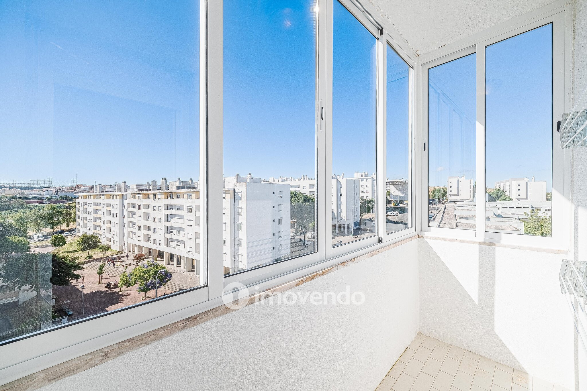Apartamento T1 totalmente renovado, com luz natural, na Amadora