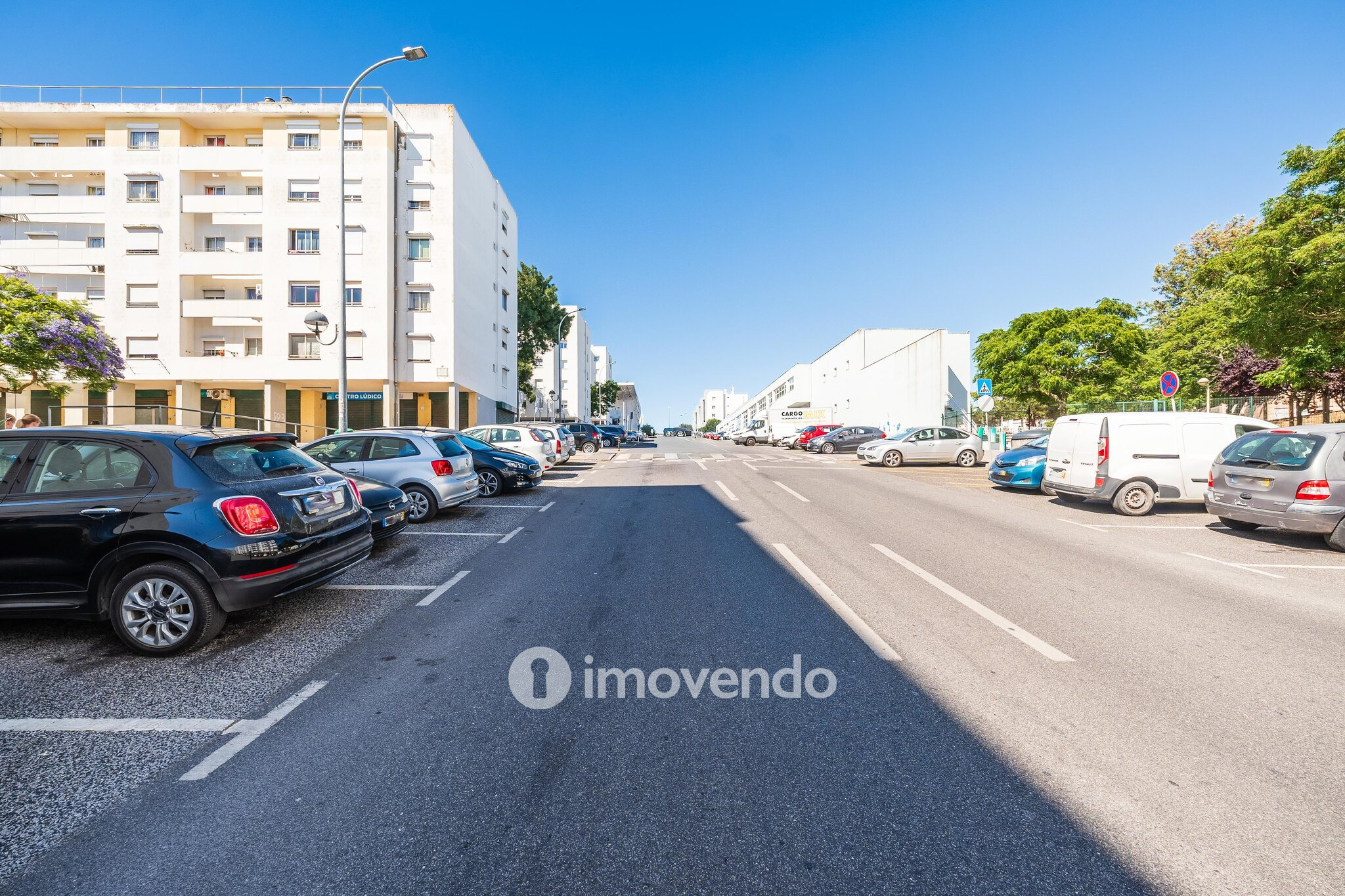 Apartamento T1 totalmente renovado, com luz natural, na Amadora
