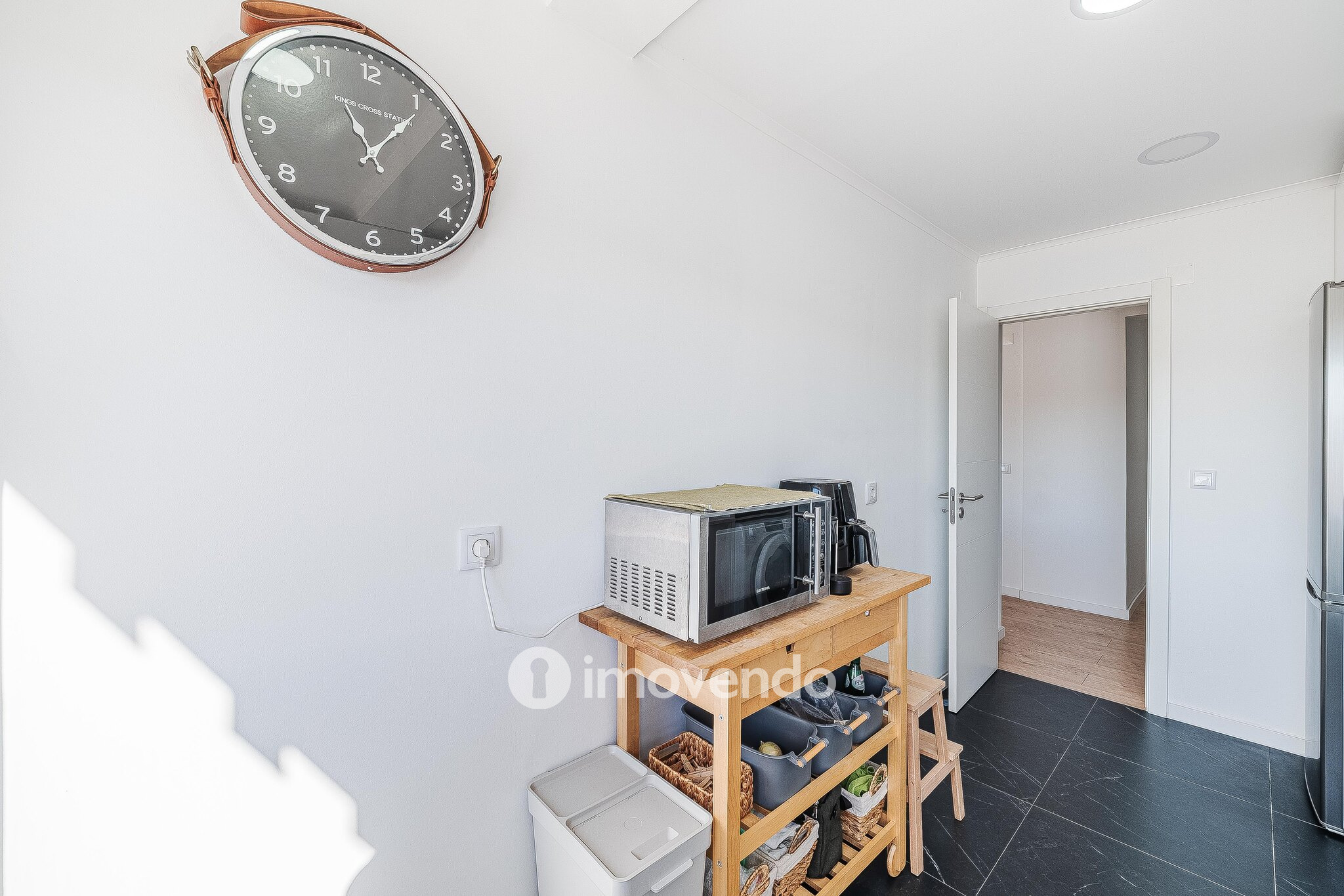 Apartamento T1 totalmente renovado, com luz natural, na Amadora