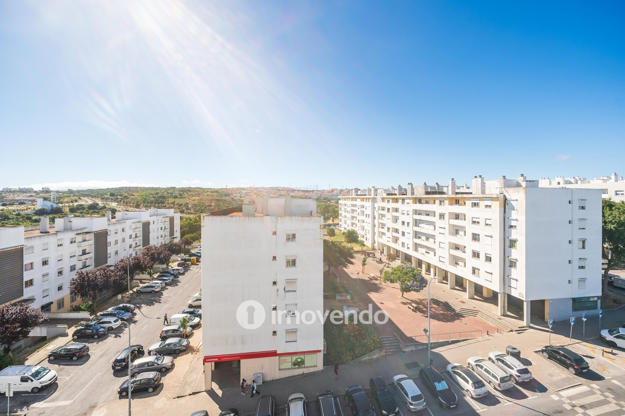 Apartamento T1 totalmente renovado, com luz natural, na Amadora