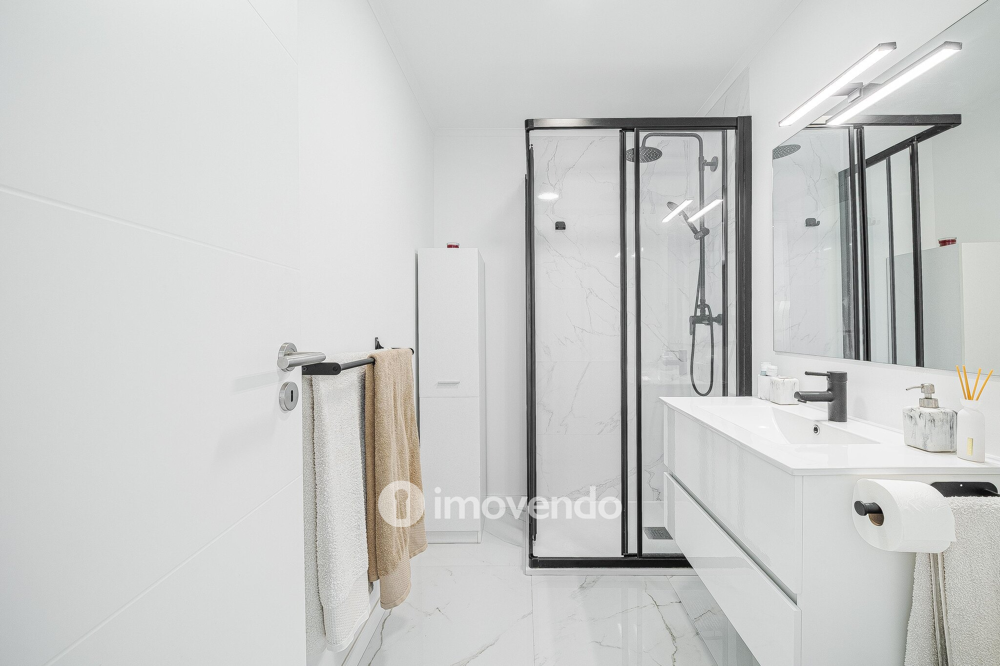 Apartamento T1 totalmente renovado, com luz natural, na Amadora