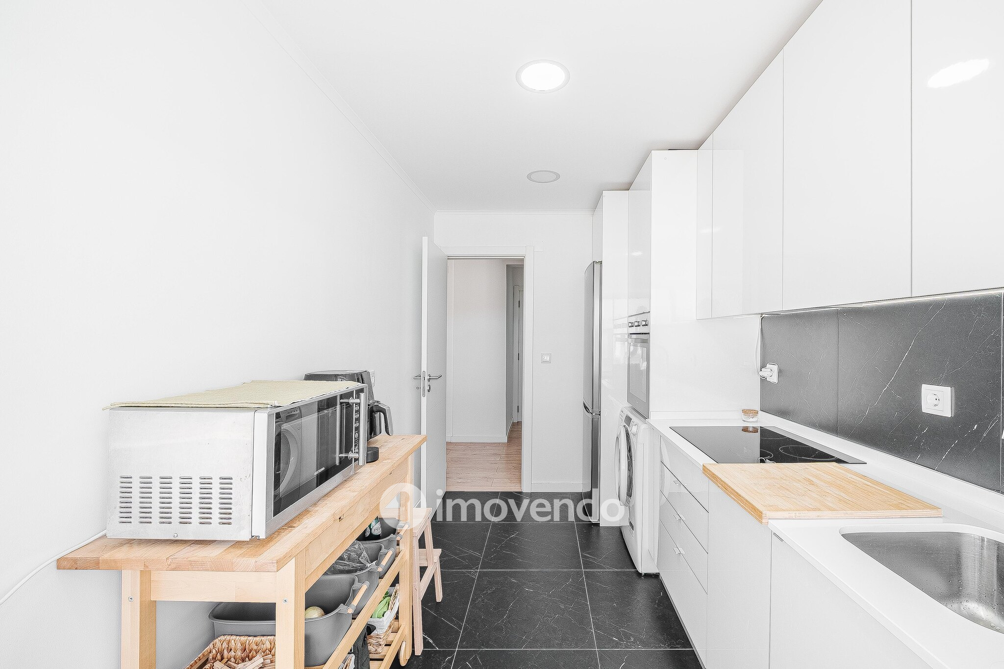 Apartamento T1 totalmente renovado, com luz natural, na Amadora