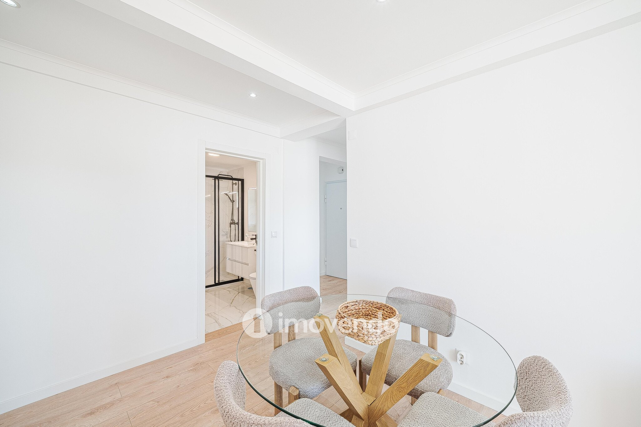 Apartamento T1 totalmente renovado, com luz natural, na Amadora
