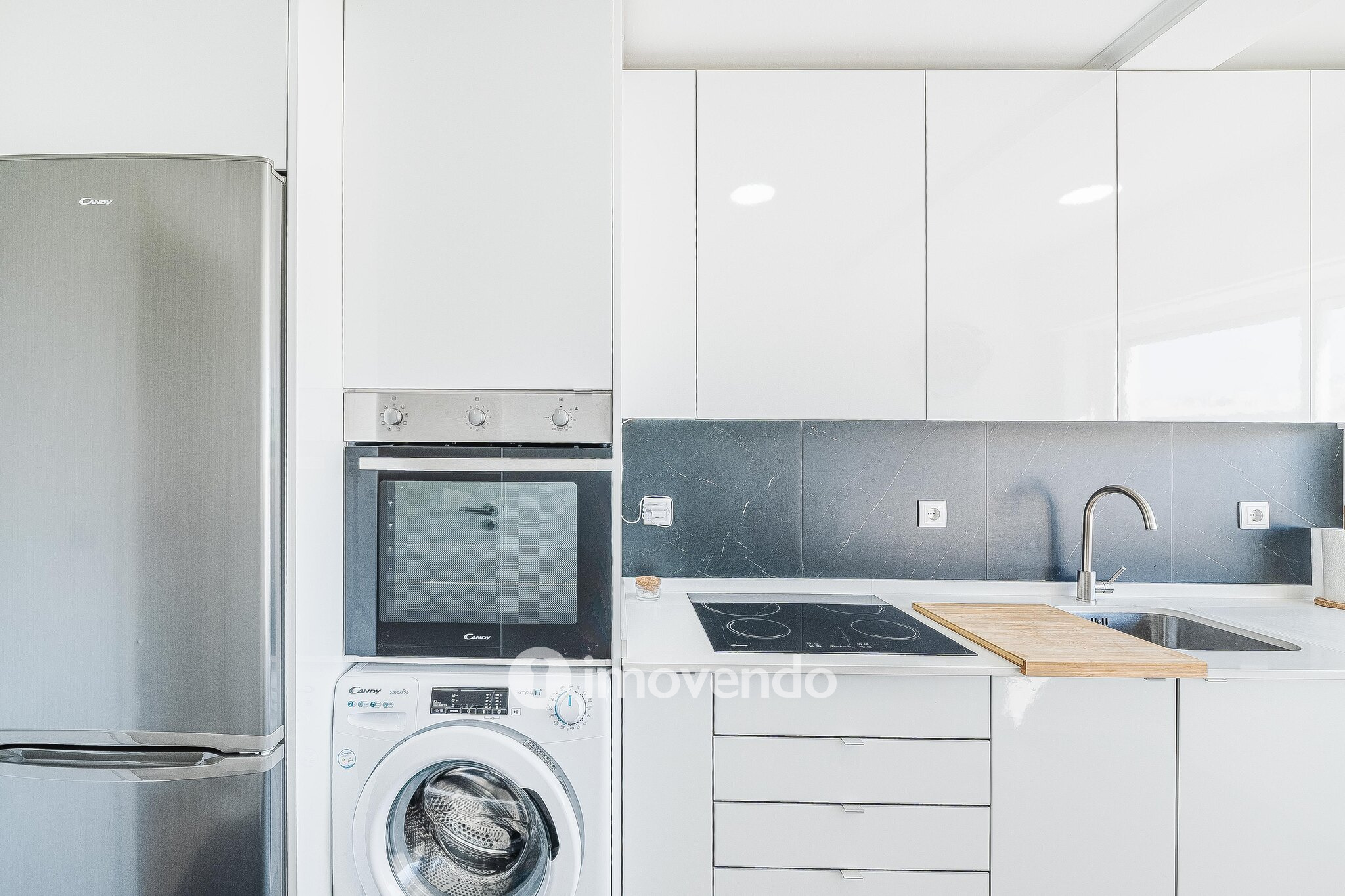 Apartamento T1 totalmente renovado, com luz natural, na Amadora