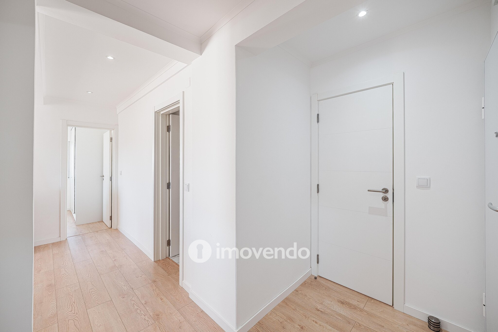 Apartamento T1 totalmente renovado, com luz natural, na Amadora