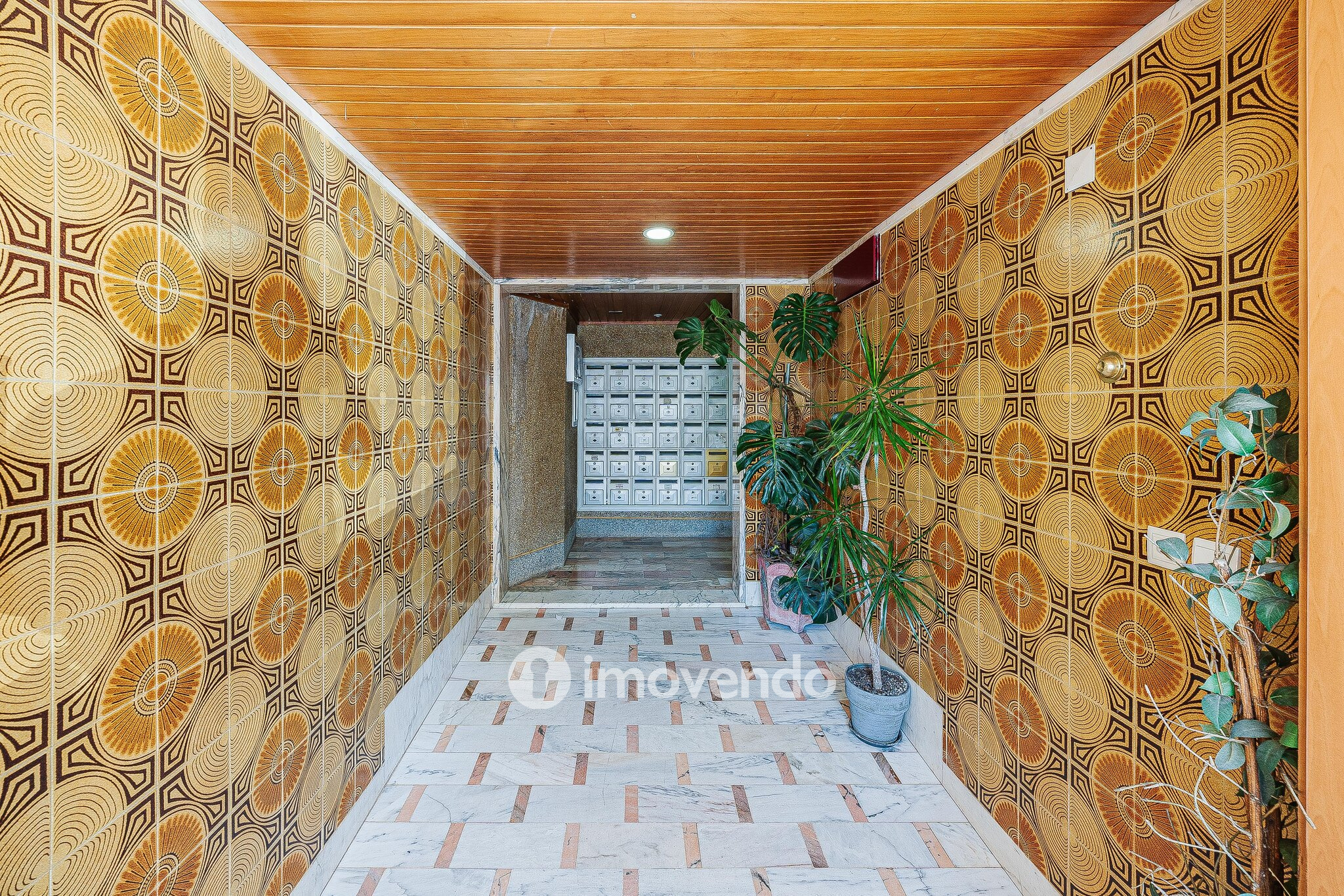 Apartamento T1 totalmente renovado, com luz natural, na Amadora