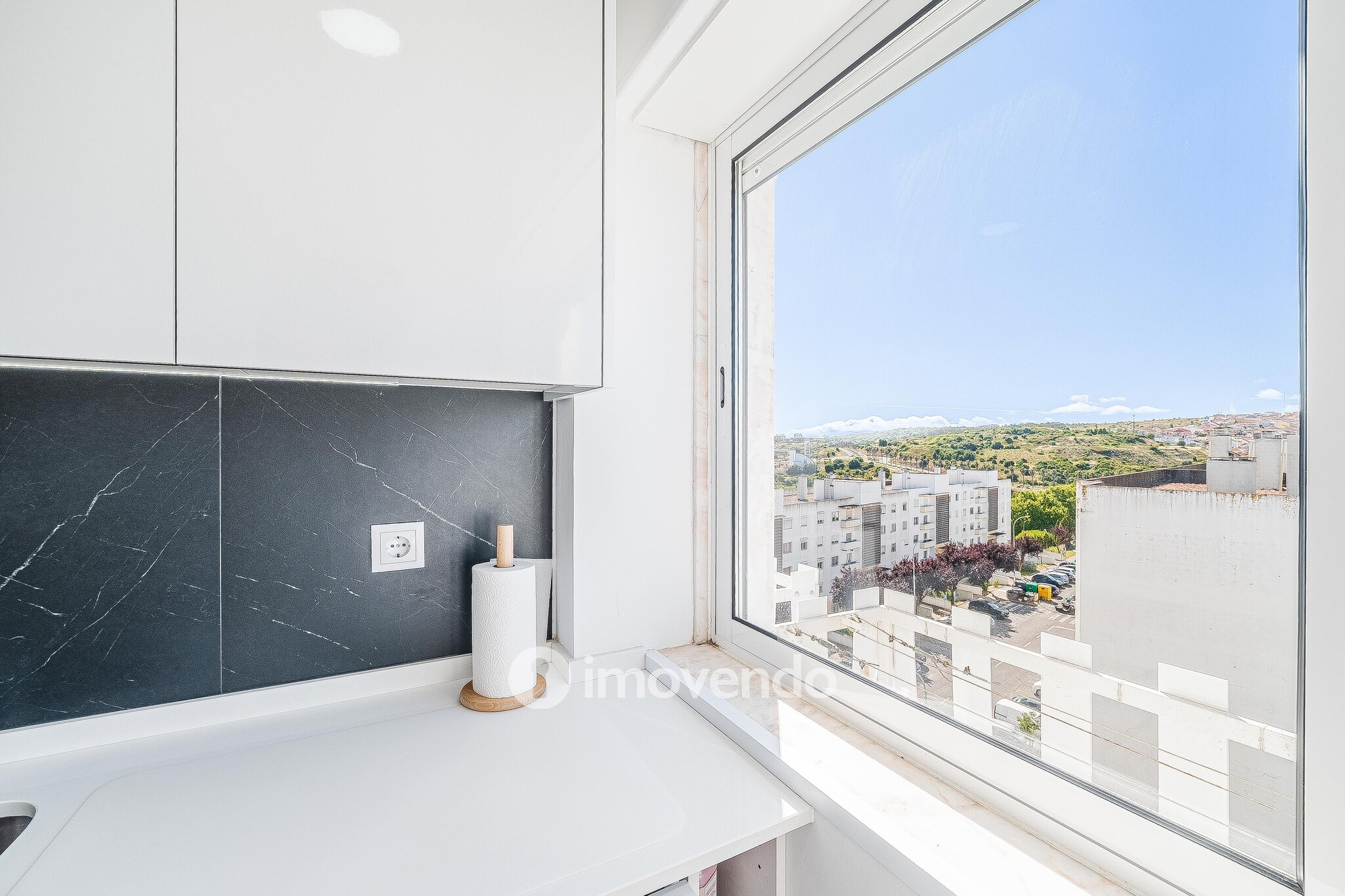 Apartamento T1 totalmente renovado, com luz natural, na Amadora
