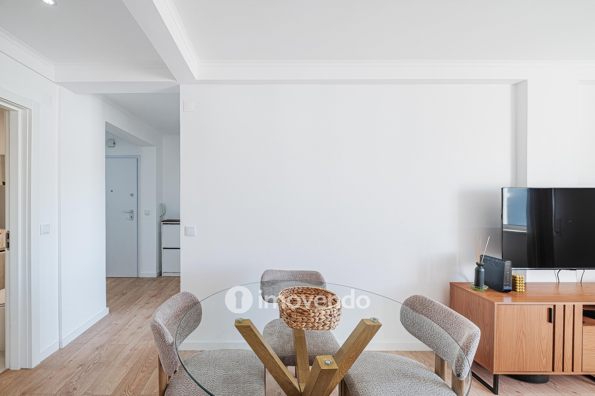 Apartamento T1 totalmente renovado, com luz natural, na Amadora