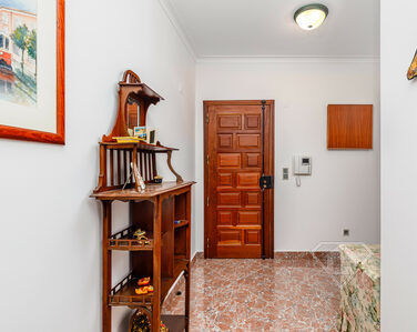 Apartamento T2 com arrecadação, próximo da praia, na Costa da Caparica