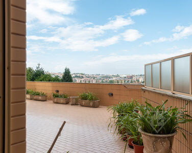 Apartamento T5 de luxo, com terraço panorâmico, em Gondomar