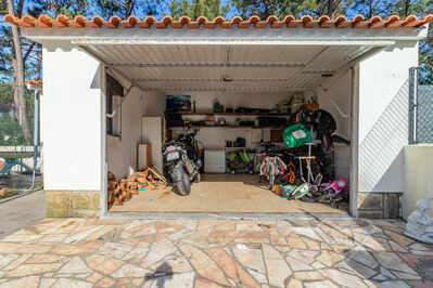 Moradia T4+1 com piscina e garagem, numa localização ímpar, em Colares