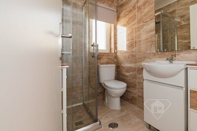 Apartamento T5 Duplex remodelado, com garagem, em Outeiro da Cabeça