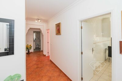 Apartamento T5 Duplex remodelado, com garagem, em Outeiro da Cabeça