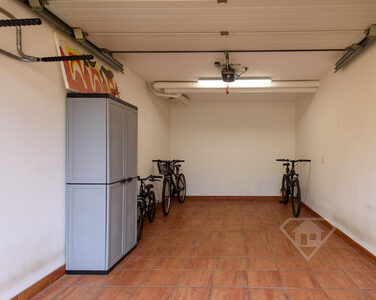 Moradia T3, com garagem e jardim, na zona nobre da Senhora da Hora