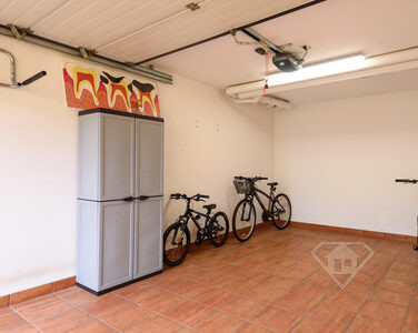 Moradia T3, com garagem e jardim, na zona nobre da Senhora da Hora