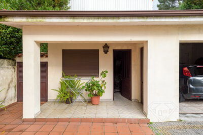Moradia T5 exclusiva, com piscina, garagem e jardim, em Paredes