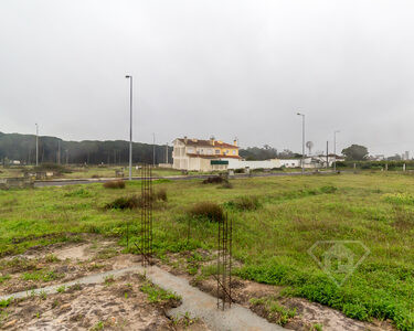 Terreno urbano com 180m2, na Azambuja