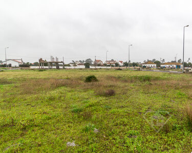 Terreno urbano com 180m2, na Azambuja