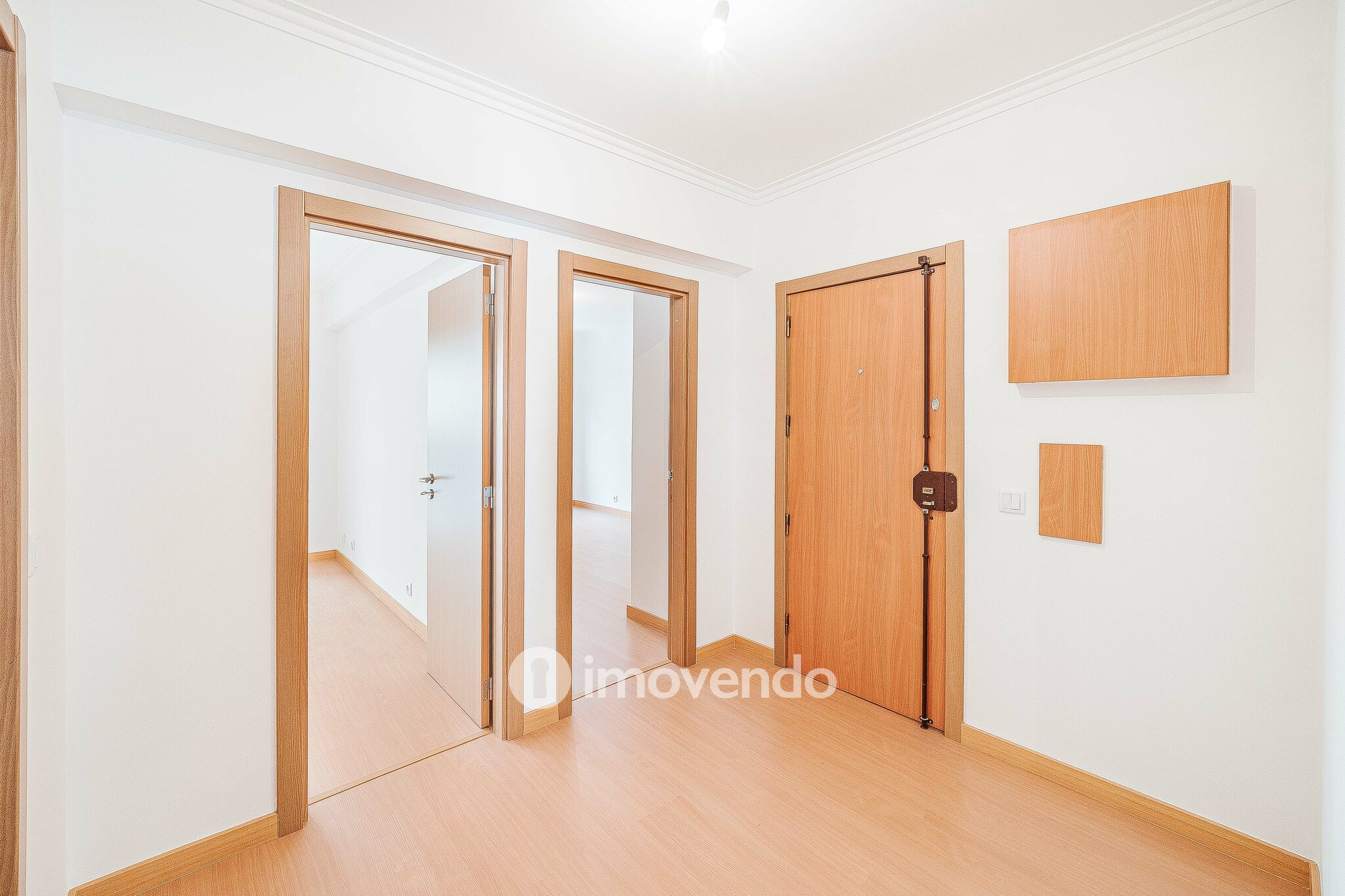 Apartamento T3, com terraço e arrecadação, em Mem Martins
