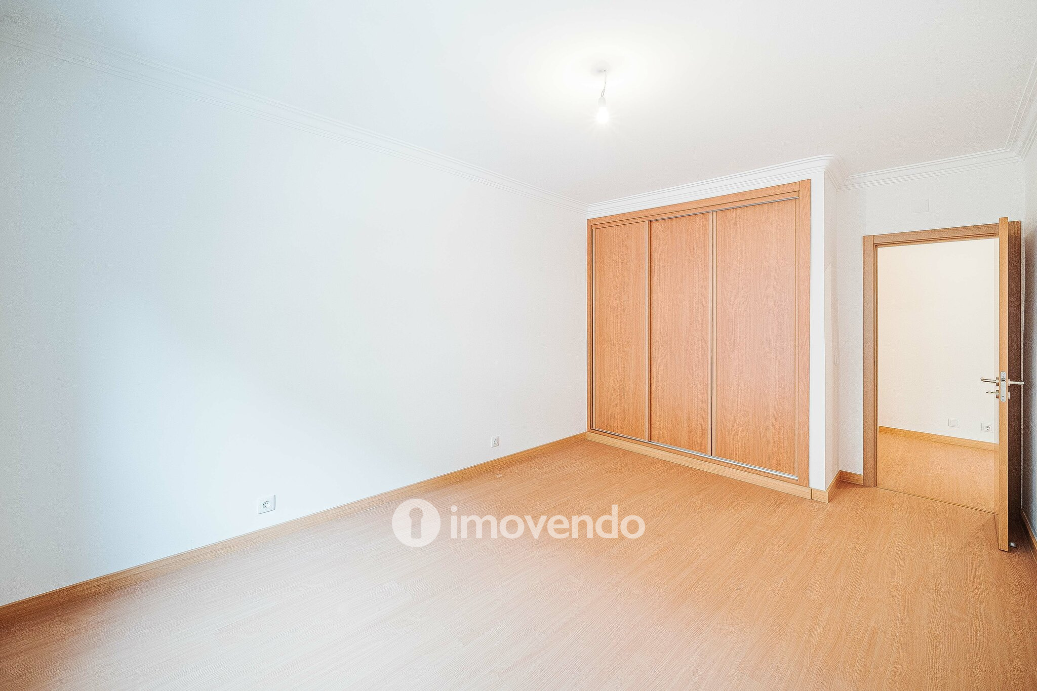 Apartamento T3, com terraço e arrecadação, em Mem Martins