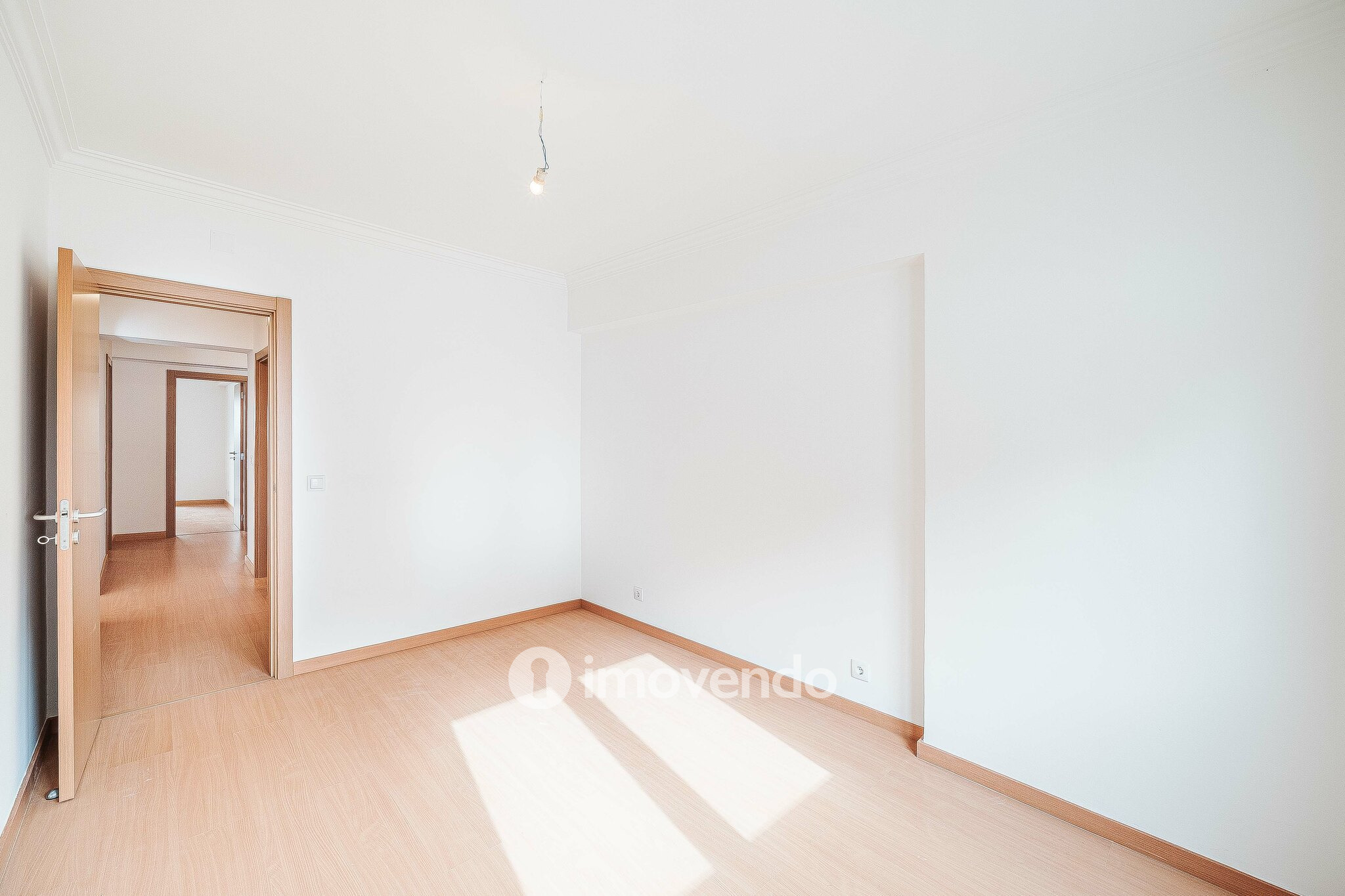 Apartamento T3, com terraço e arrecadação, em Mem Martins