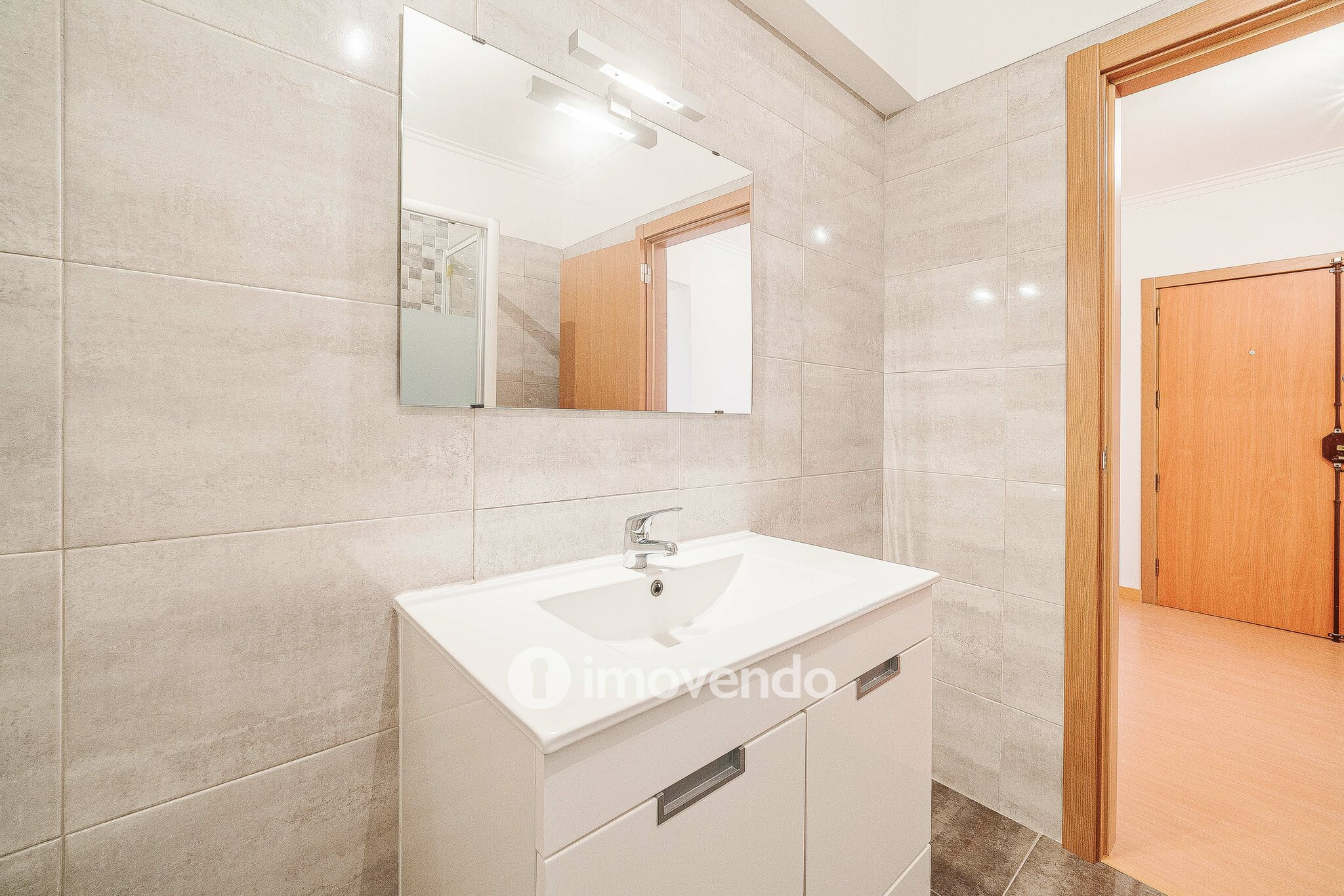 Apartamento T3, com terraço e arrecadação, em Mem Martins