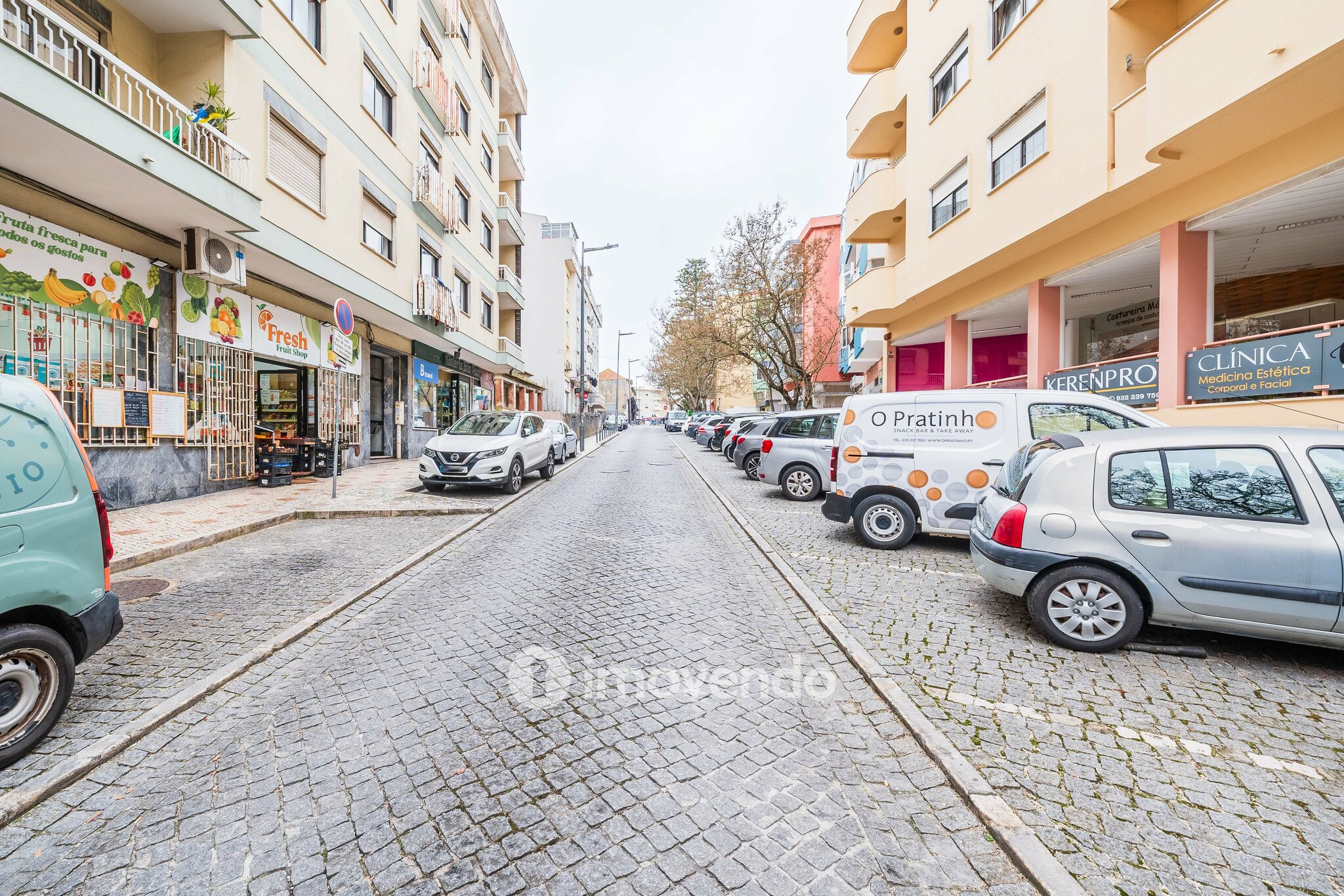 Apartamento T3, com terraço e arrecadação, em Mem Martins