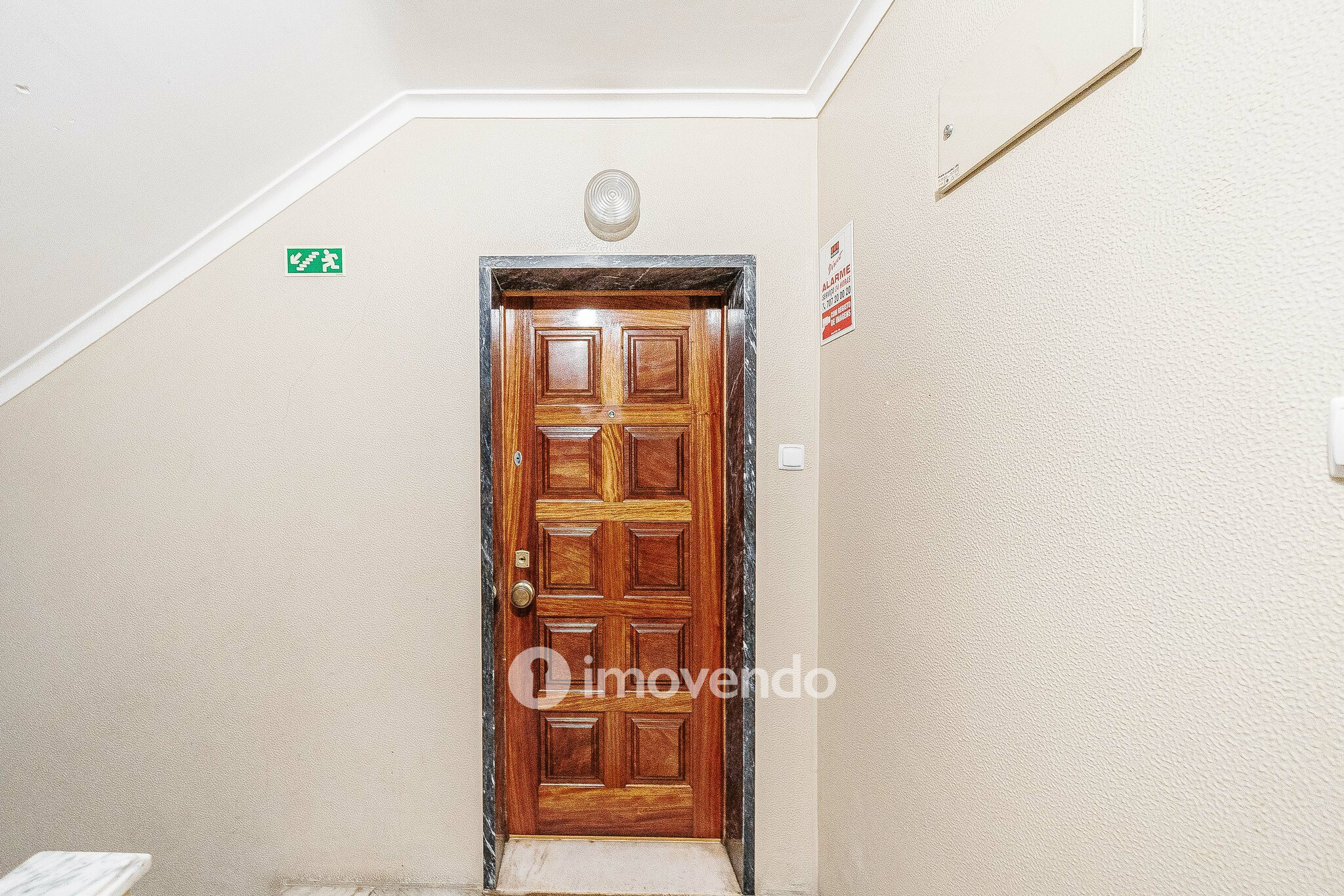 Apartamento T3, com terraço e arrecadação, em Mem Martins