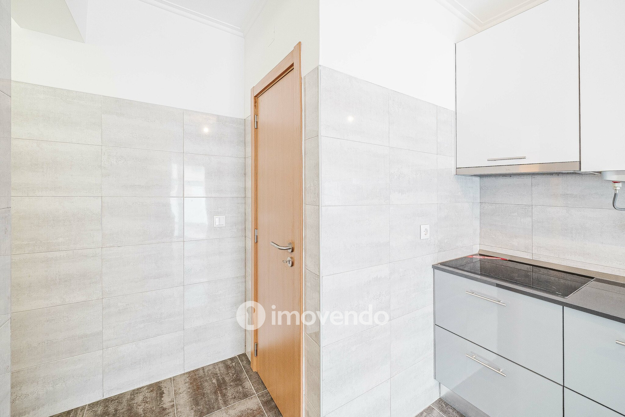 Apartamento T3, com terraço e arrecadação, em Mem Martins