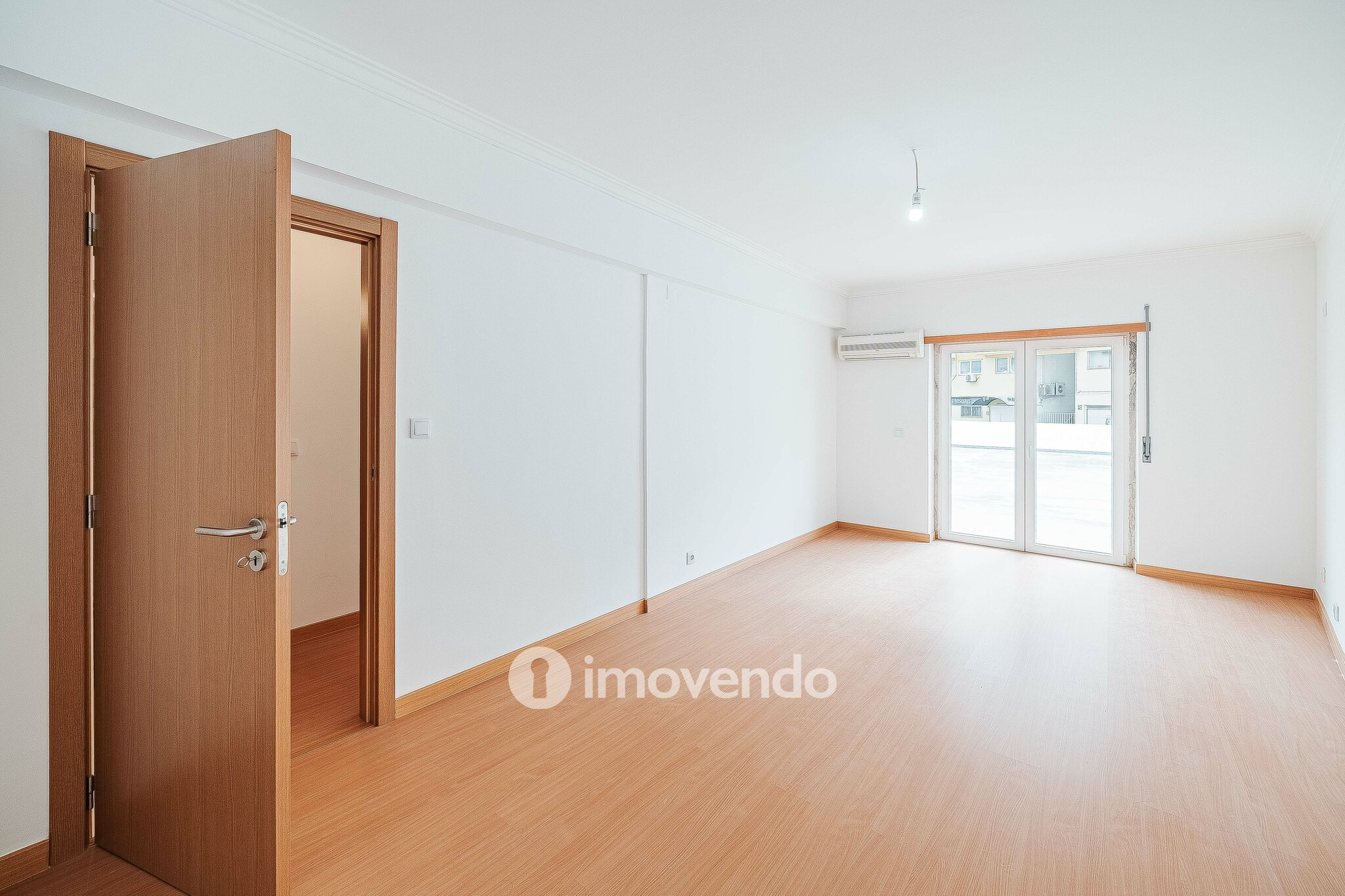 Apartamento T3, com terraço e arrecadação, em Mem Martins