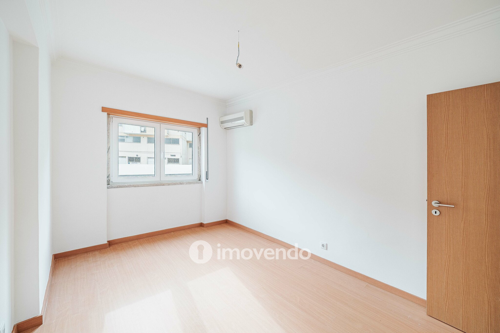 Apartamento T3, com terraço e arrecadação, em Mem Martins