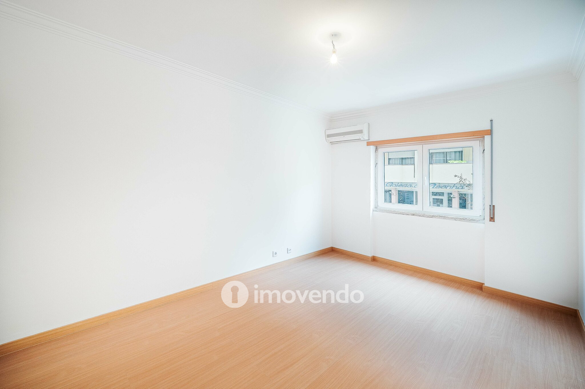 Apartamento T3, com terraço e arrecadação, em Mem Martins