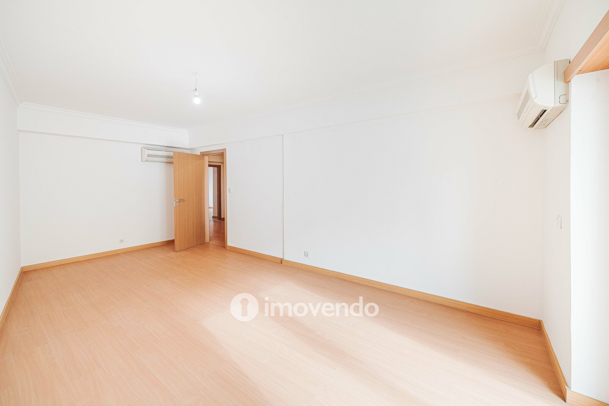 Apartamento T3, com terraço e arrecadação, em Mem Martins
