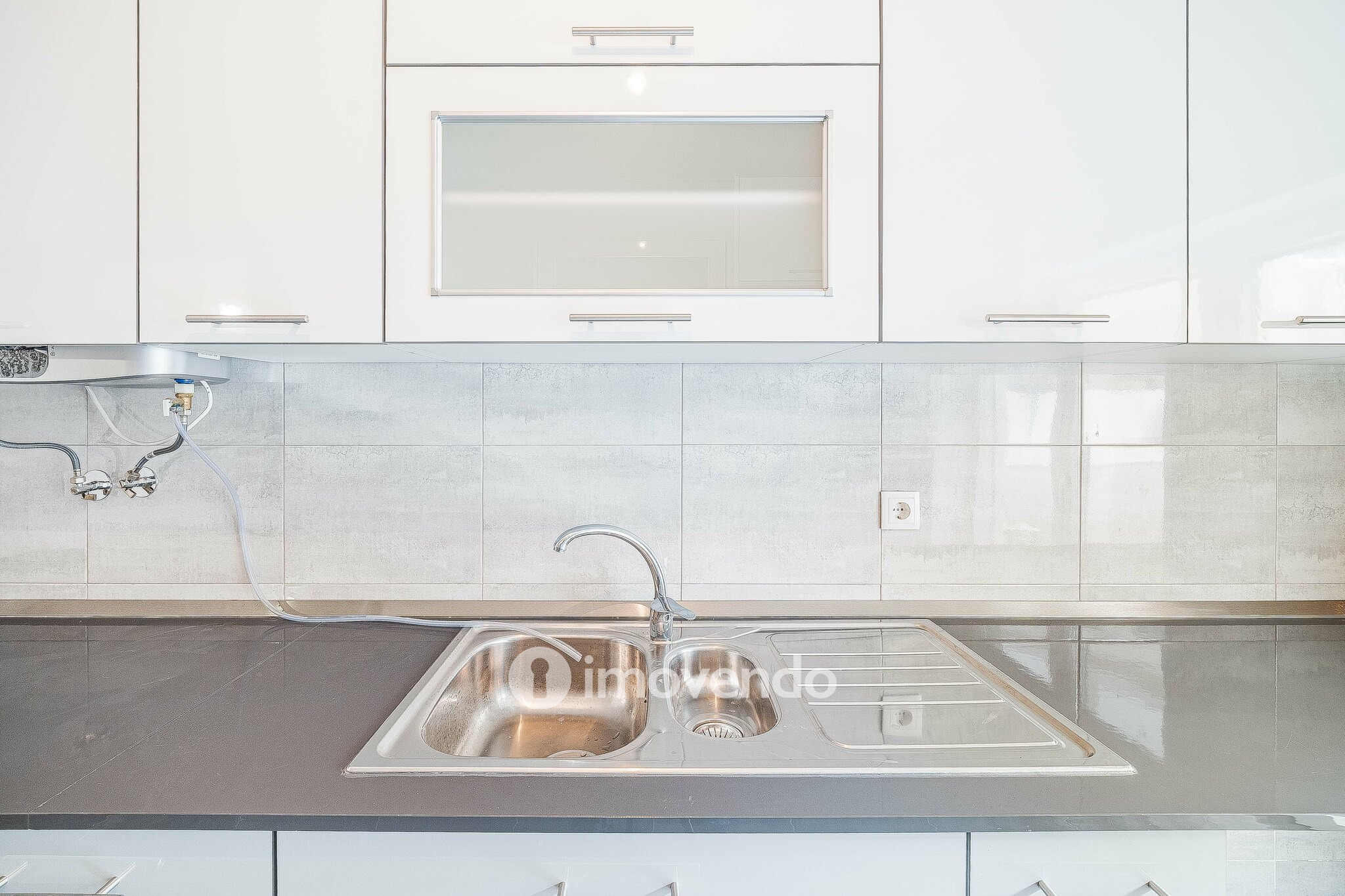 Apartamento T3, com terraço e arrecadação, em Mem Martins