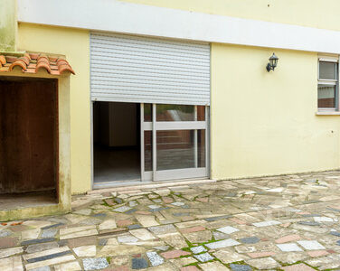 Moradia em banda T4, com garagem, jardim e sótão, em Aldoar, Porto