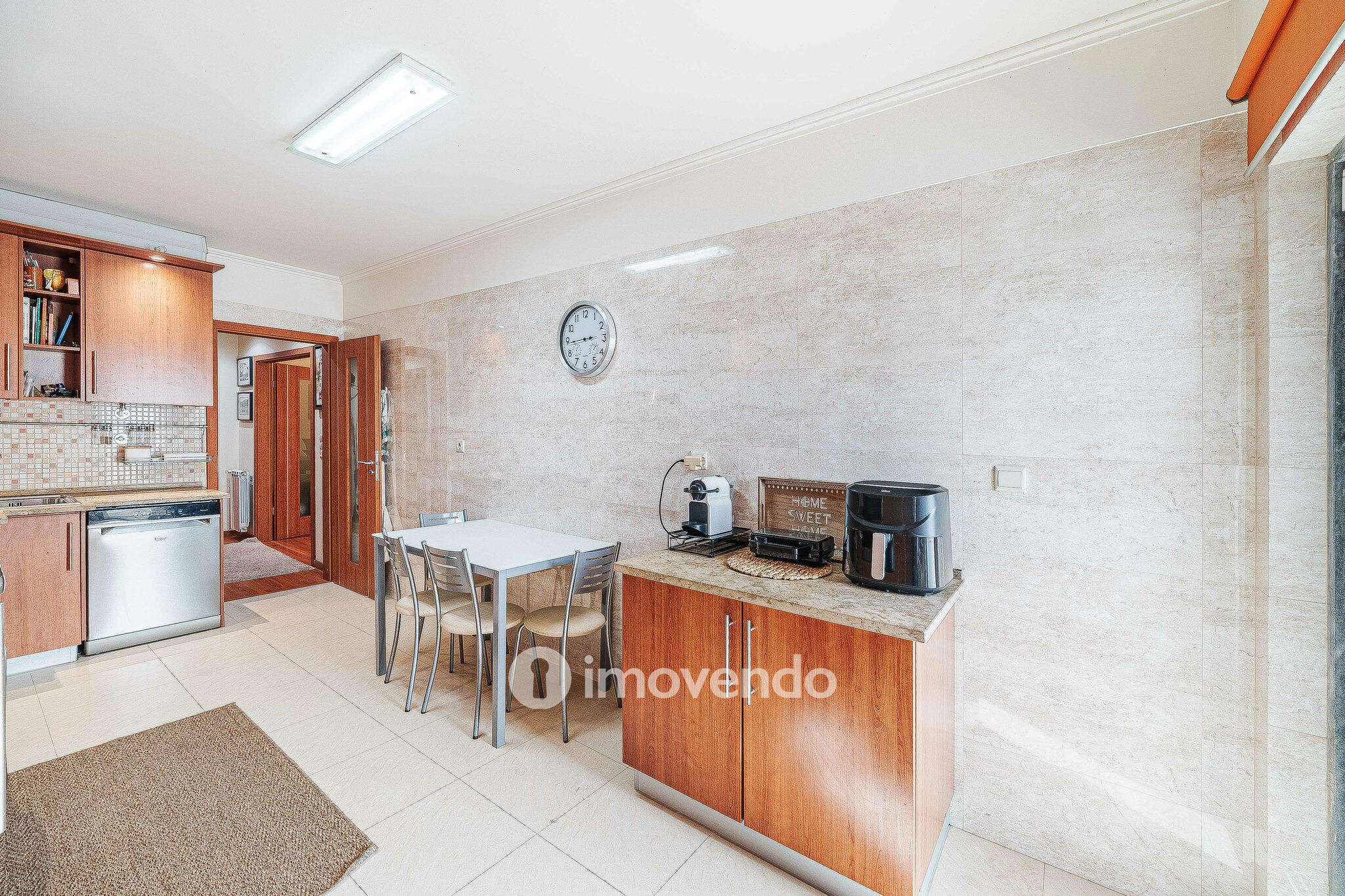 Apartamento T3, com estacionamento, em São Domingos de Rana