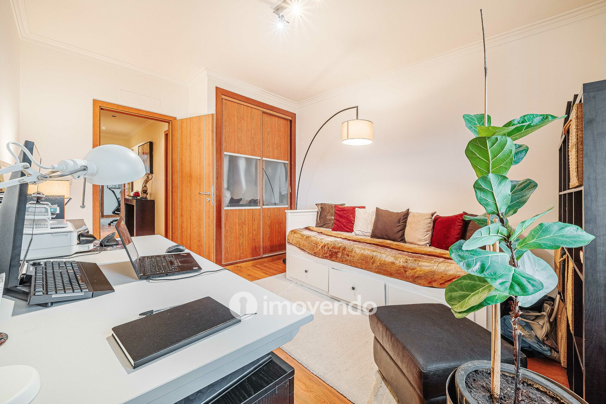 Apartamento T3, com estacionamento, em São Domingos de Rana