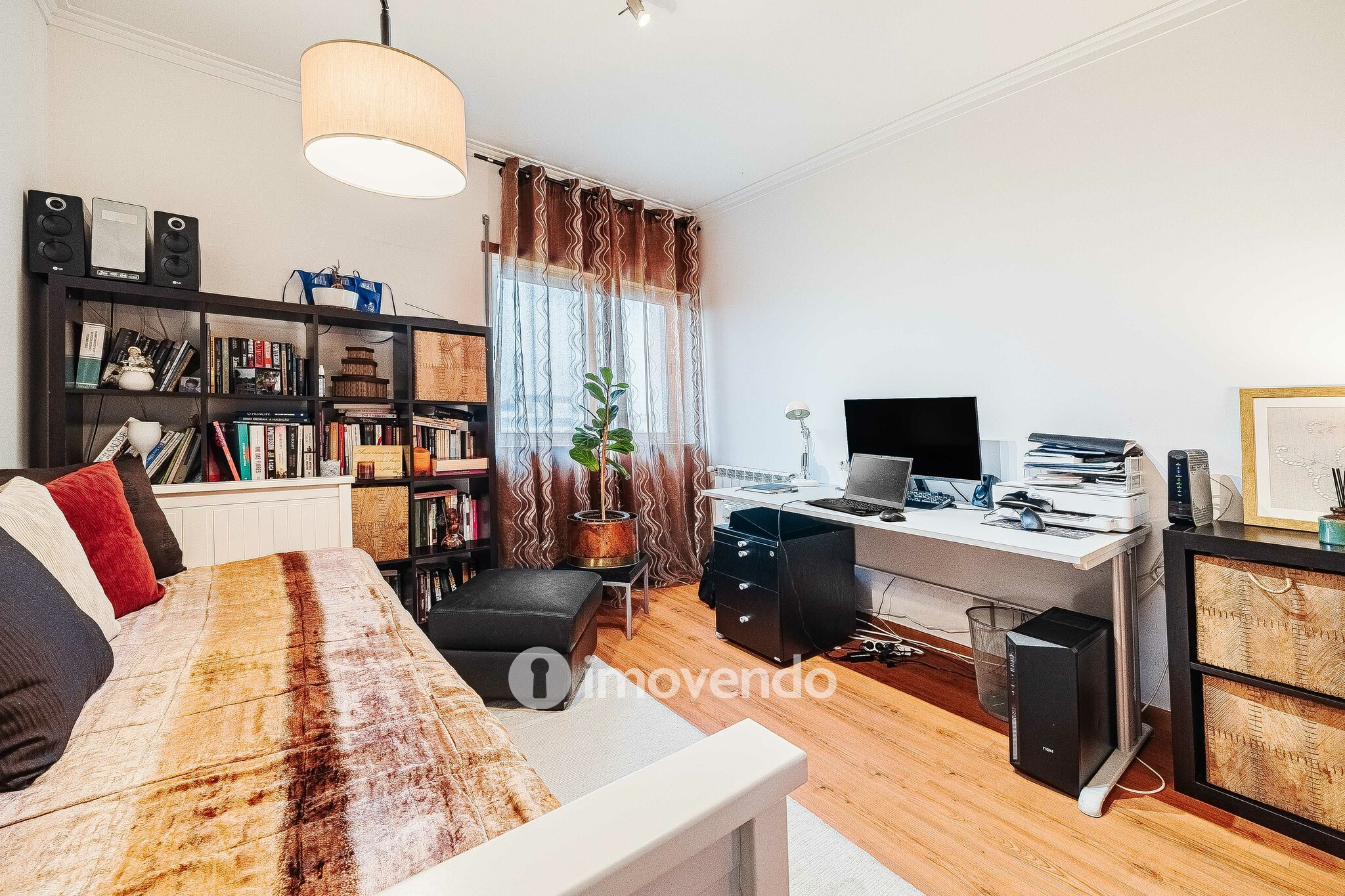 Apartamento T3, com estacionamento, em São Domingos de Rana