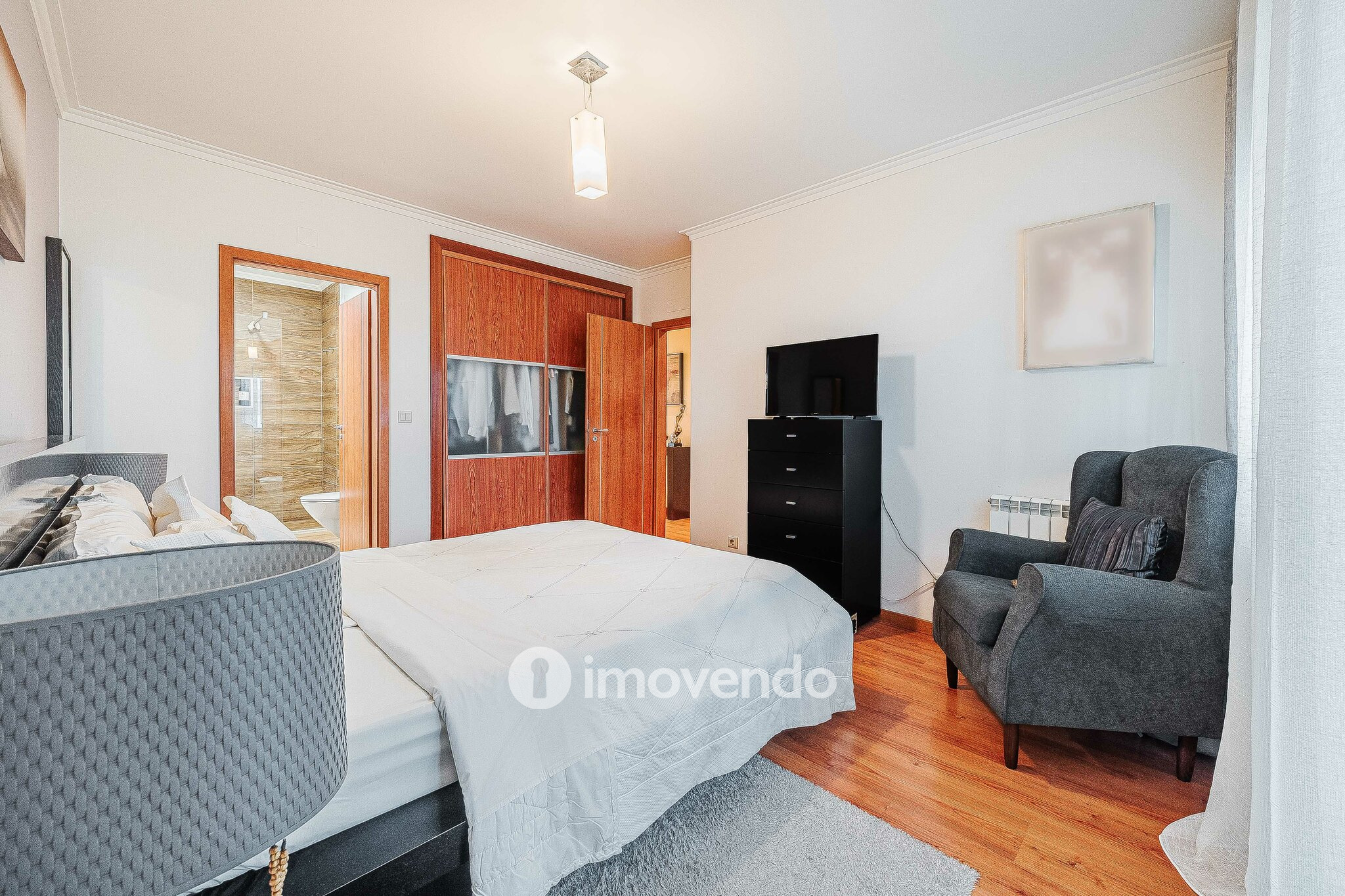 Apartamento T3, com estacionamento, em São Domingos de Rana