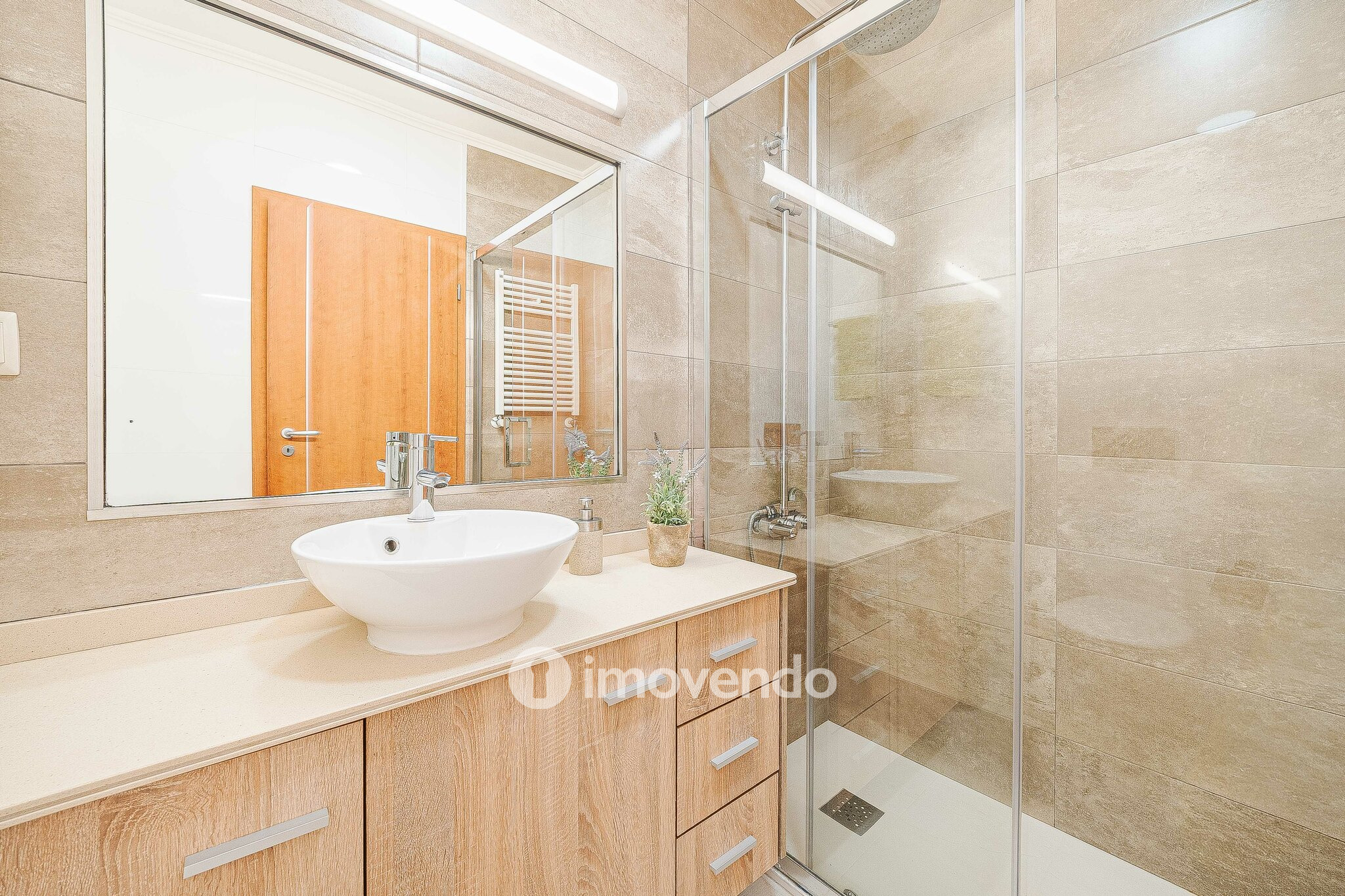 Apartamento T3, com estacionamento, em São Domingos de Rana