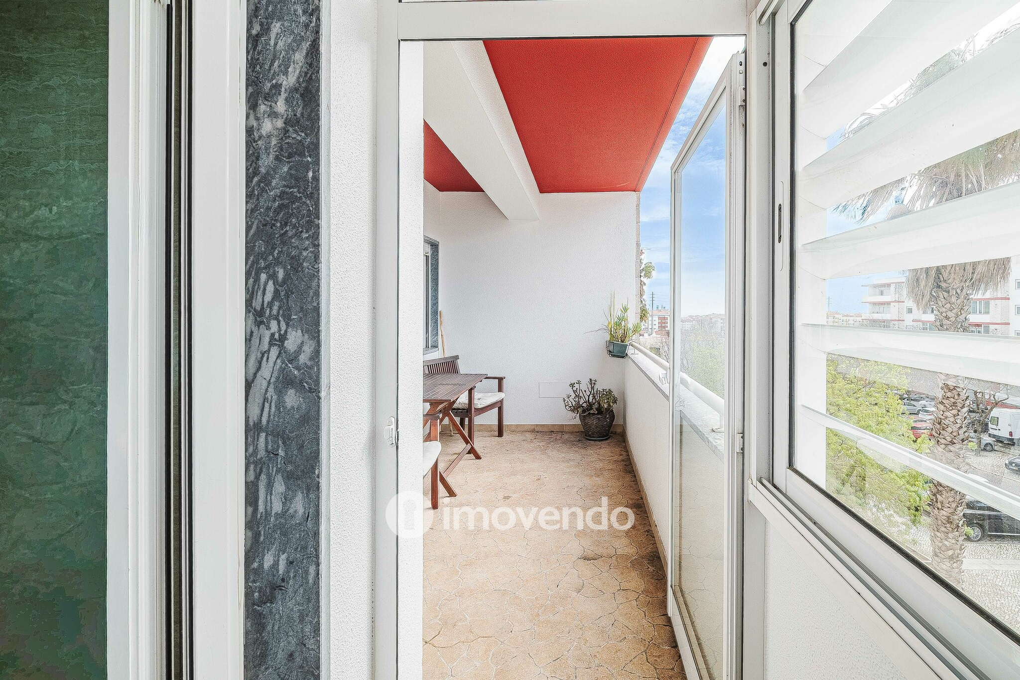 Apartamento T3, com estacionamento, em São Domingos de Rana