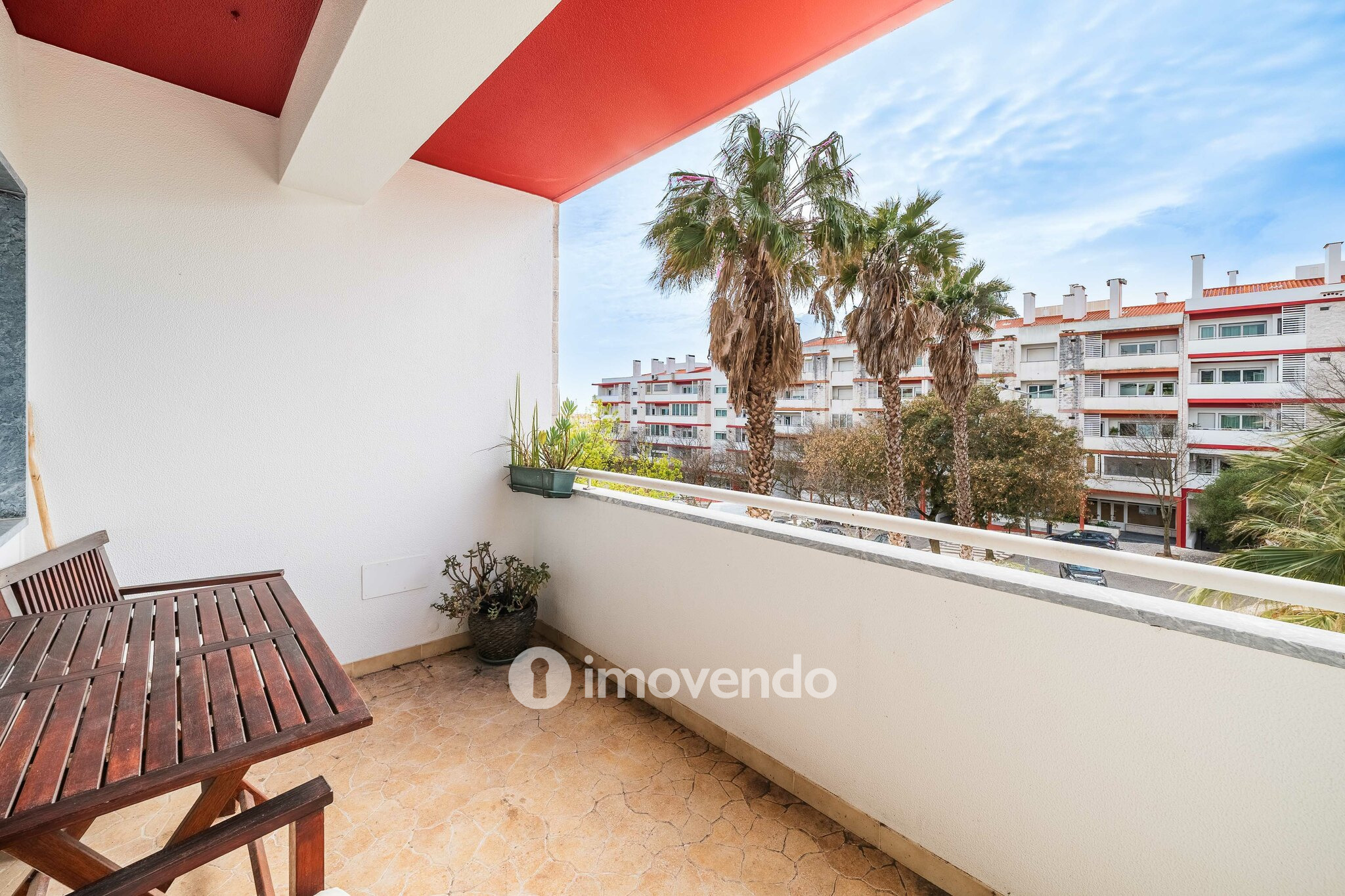 Apartamento T3, com estacionamento, em São Domingos de Rana