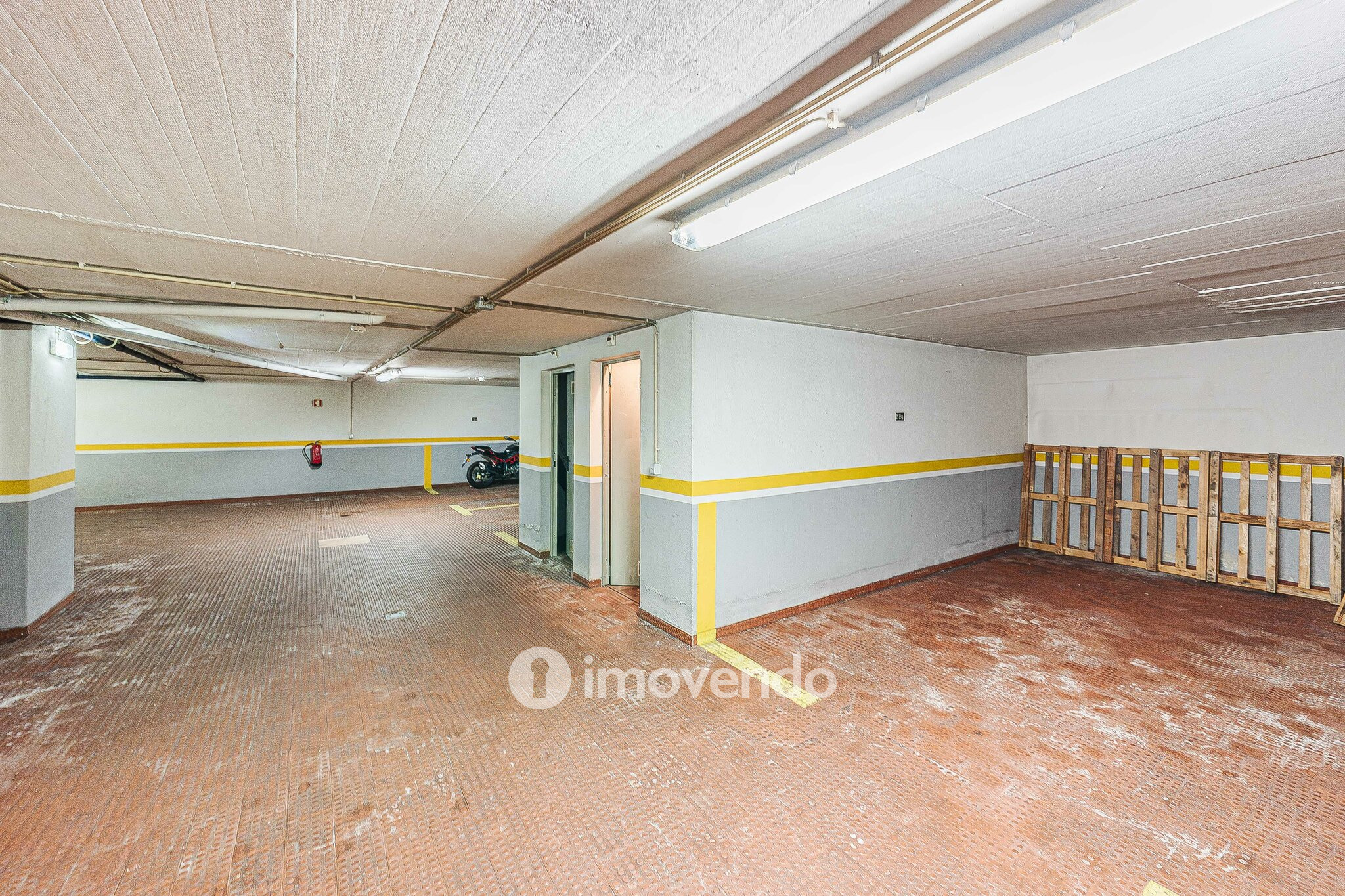 Apartamento T3, com estacionamento, em São Domingos de Rana