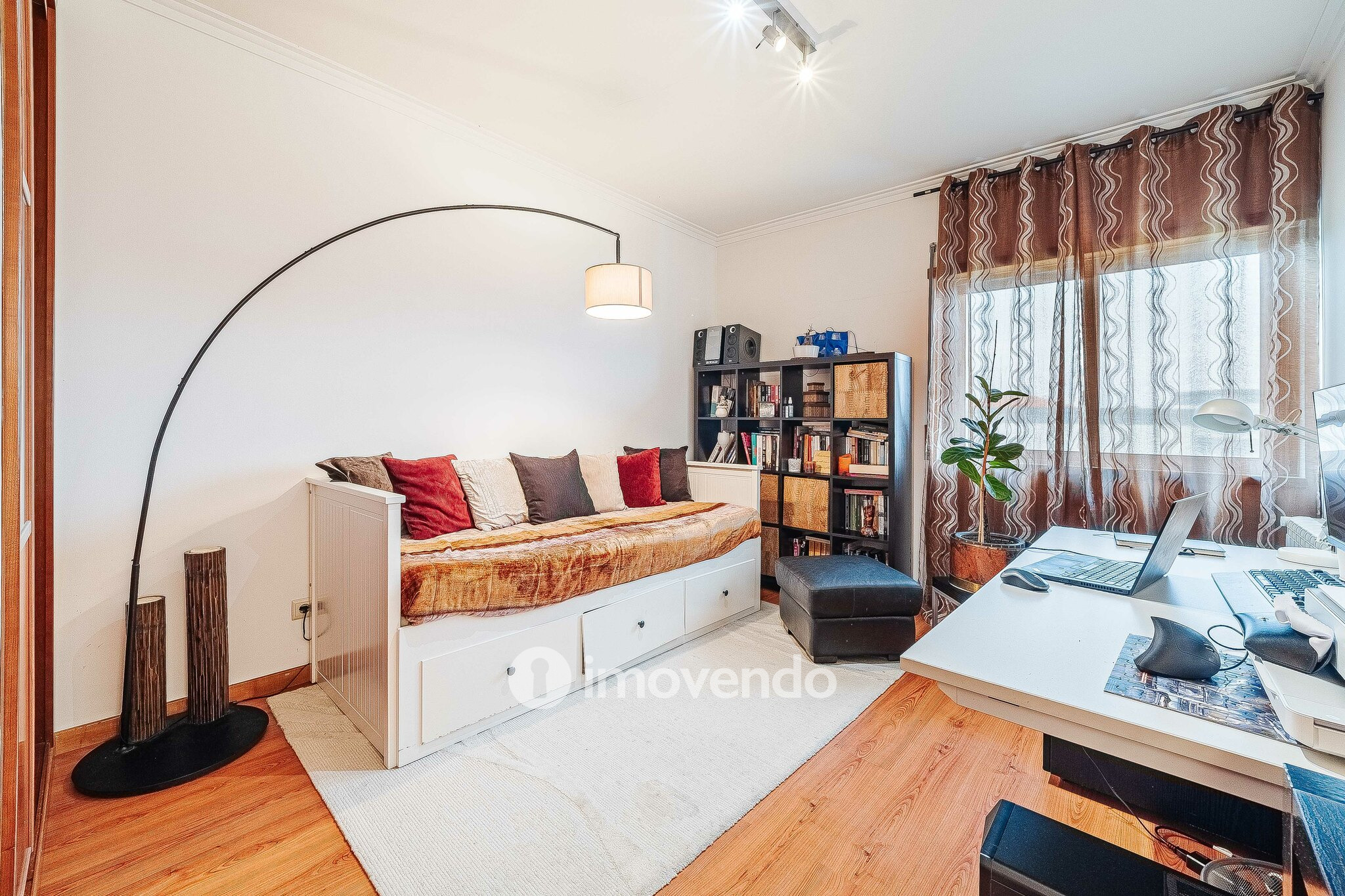 Apartamento T3, com estacionamento, em São Domingos de Rana