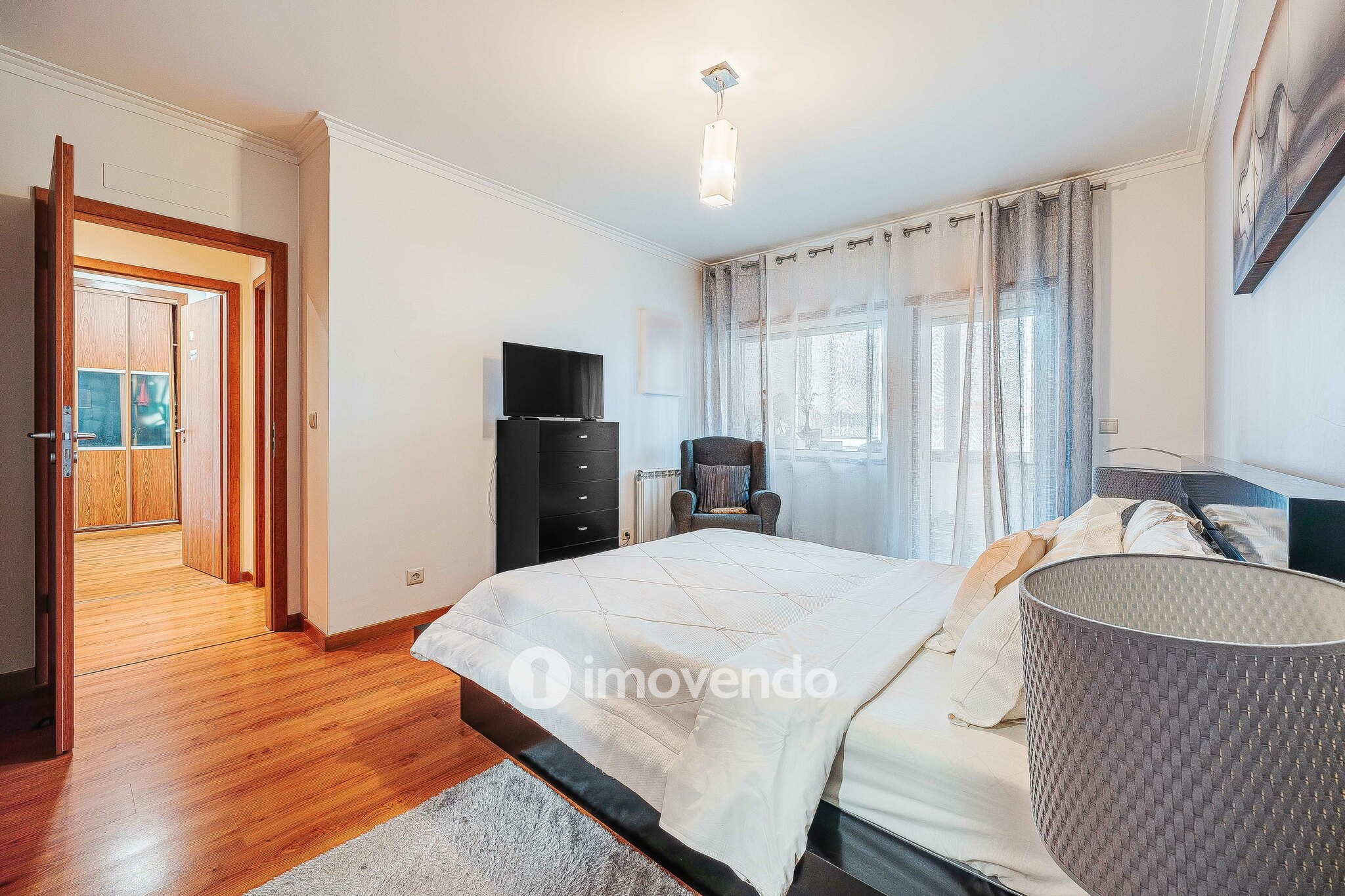 Apartamento T3, com estacionamento, em São Domingos de Rana