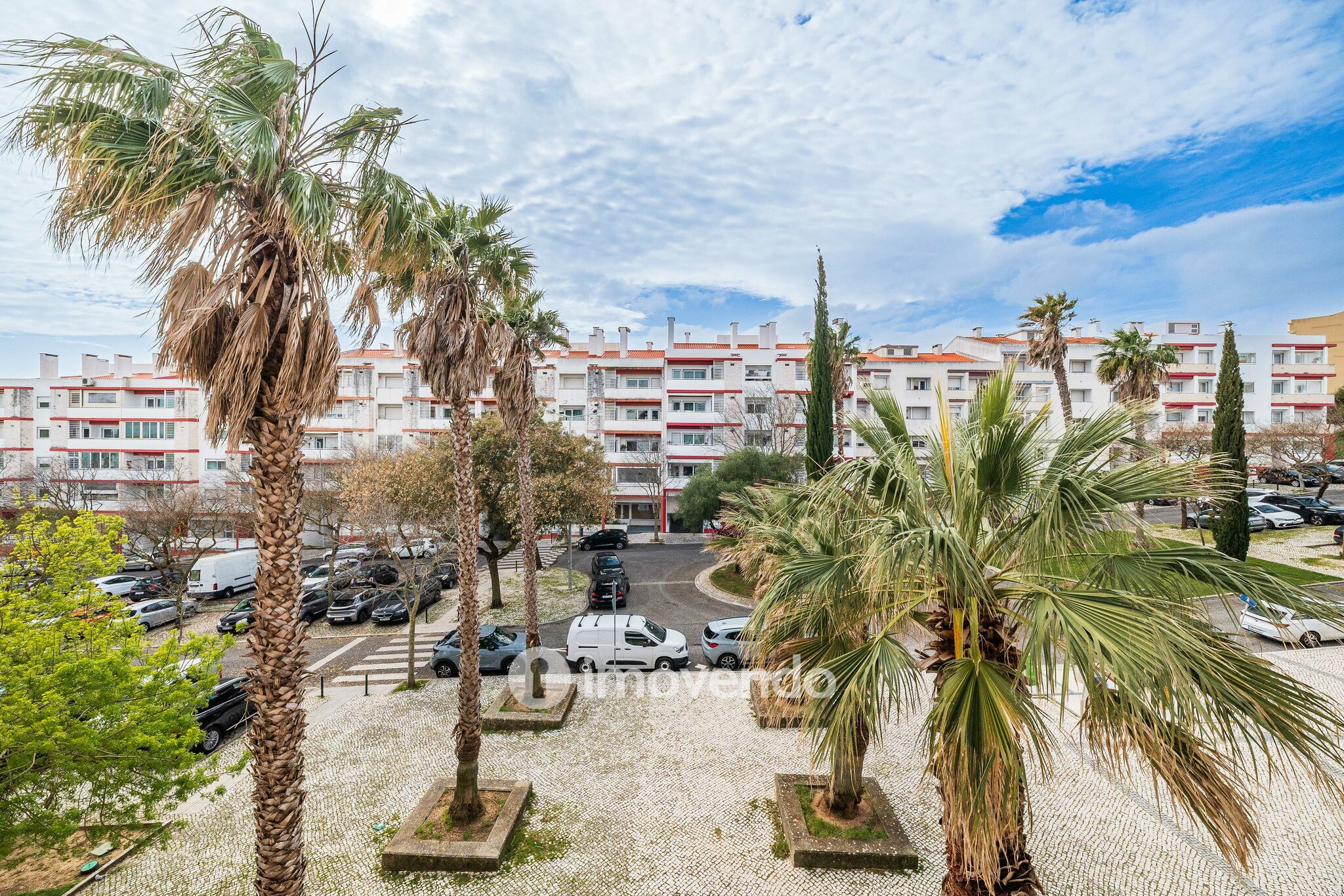 Apartamento T3, com estacionamento, em São Domingos de Rana