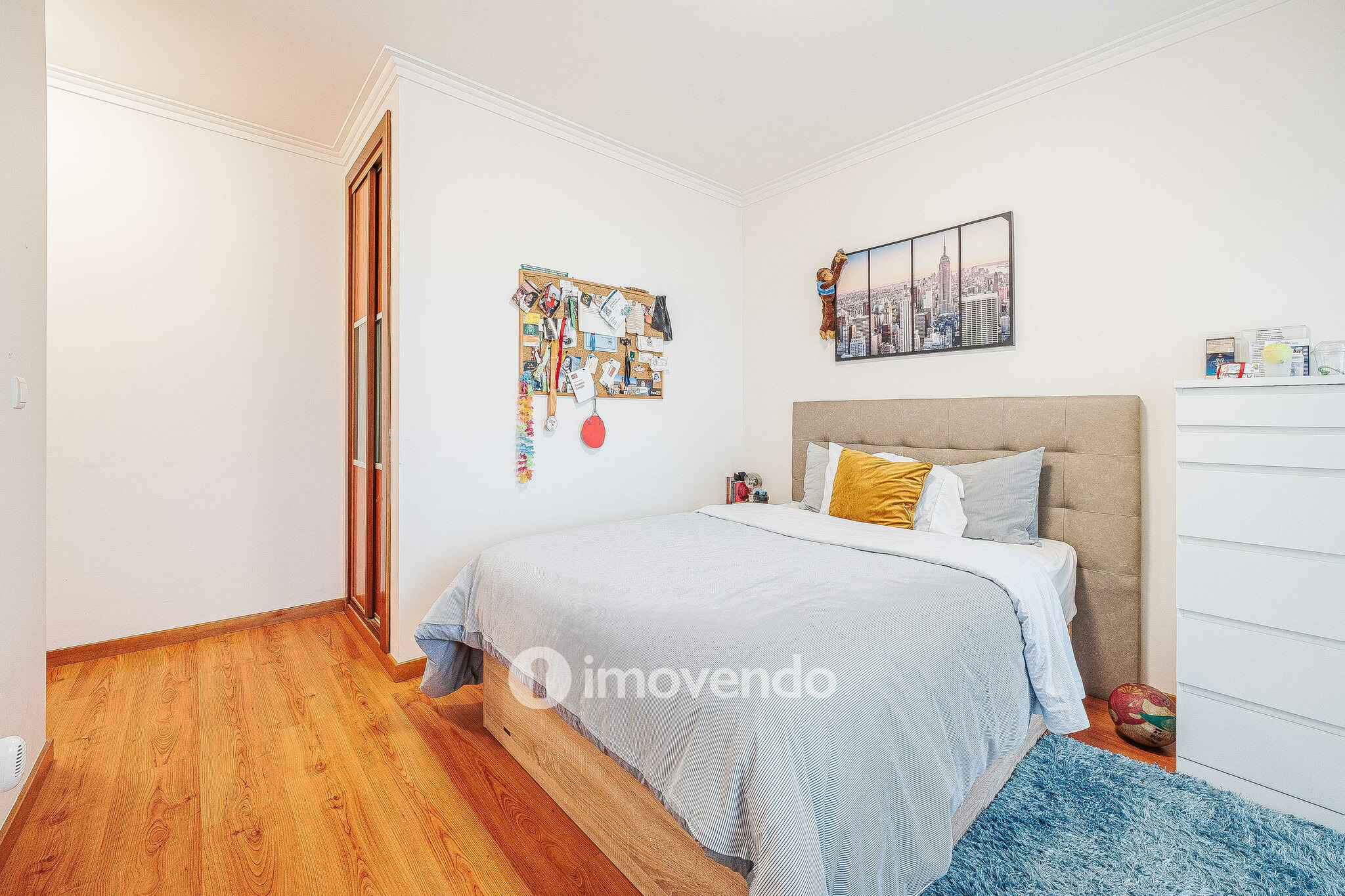 Apartamento T3, com estacionamento, em São Domingos de Rana