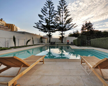 Moradia de luxo T12, com piscina, jardim e dez suites, em Rio Tinto